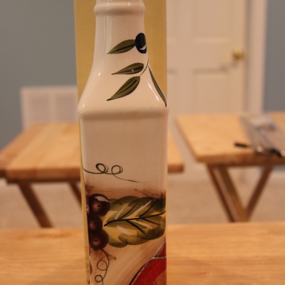 D'Lusso Olive Oil Bottle - Picture 3 of 5